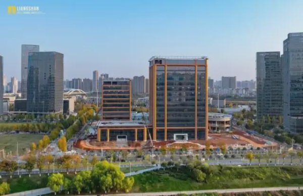 启兴网 斥资12亿！深圳第一大民企的湖南总部大楼！土豪金配色！