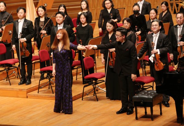 贝格富 90后驻团指挥首秀上交，孙一凡携陈萨解码德沃夏克“冷门瑰宝”